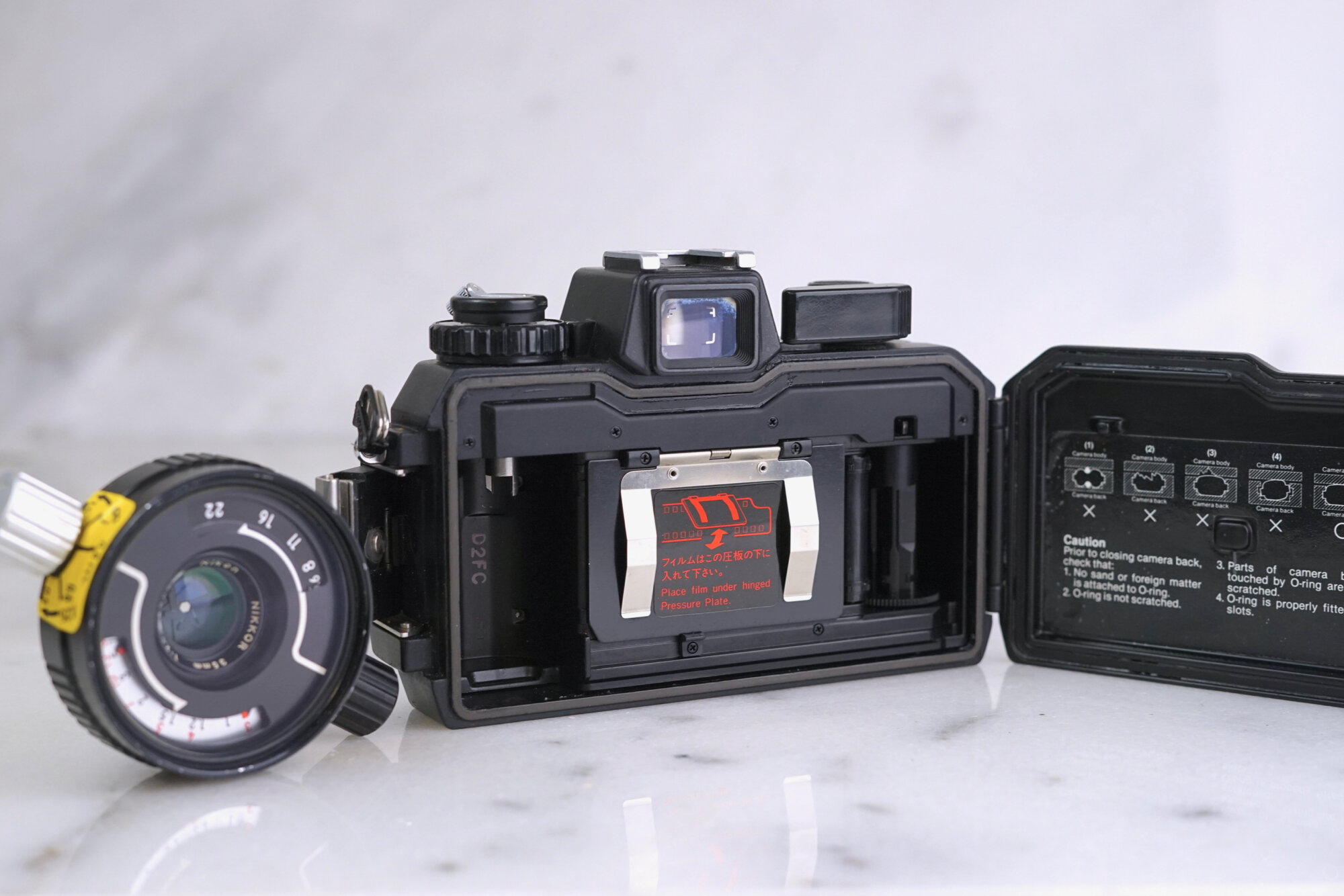 カメラ フィルムカメラ Nikon Nikonos IV-A Underwater Dive Camera with Nikkor 35mm F/2.5 